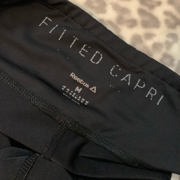 Black cropped reebok leggings - Picture 2 of 2
